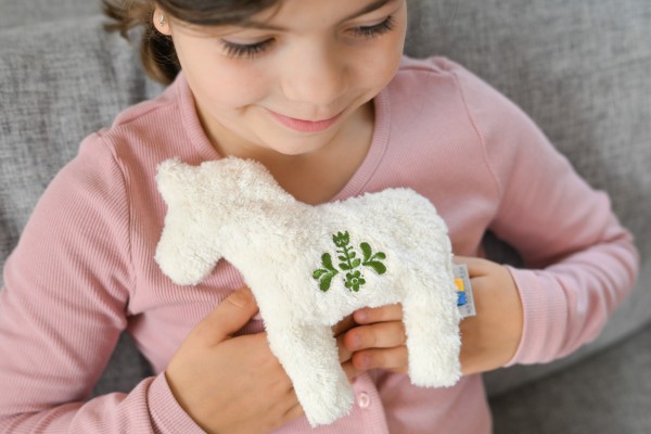 Värmedjur för bebisar, Dalahäst av ekologiskt teddytyg, med körsbärkärnorfyllning