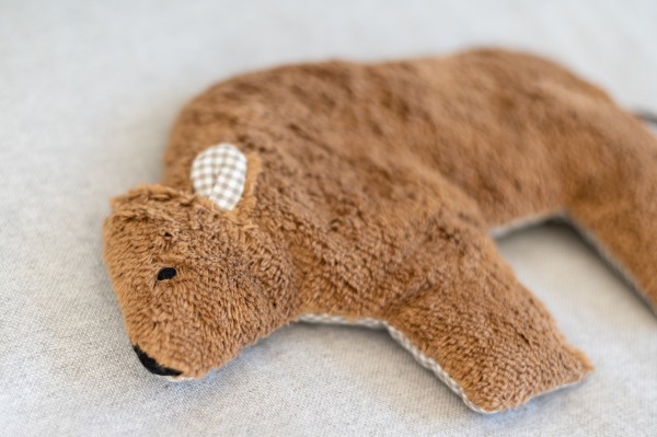 Värmedjur för barn, buffeln Ben av ekologiskt teddytyg, med druvkärnorfyllning